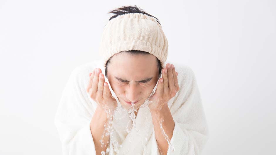 Morning skincare routine: step 01 - wash your face